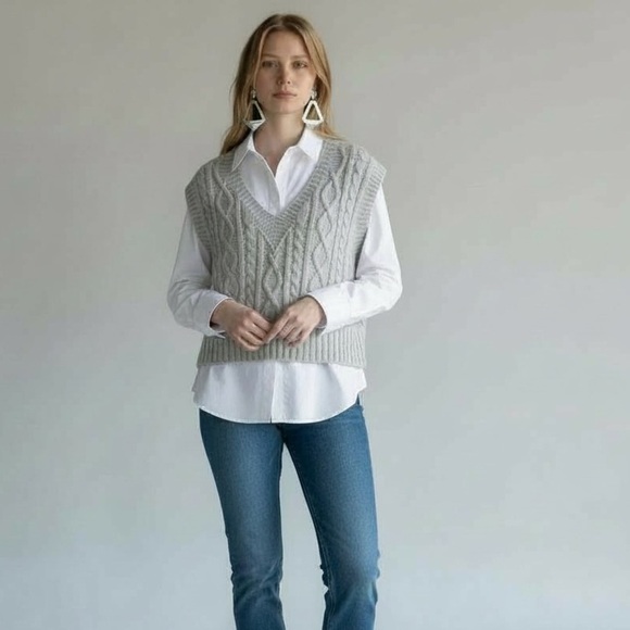 Zara Sweaters - ZARA Light Gray Chunky Cable Knit Sweater Vest Women’s Size Small